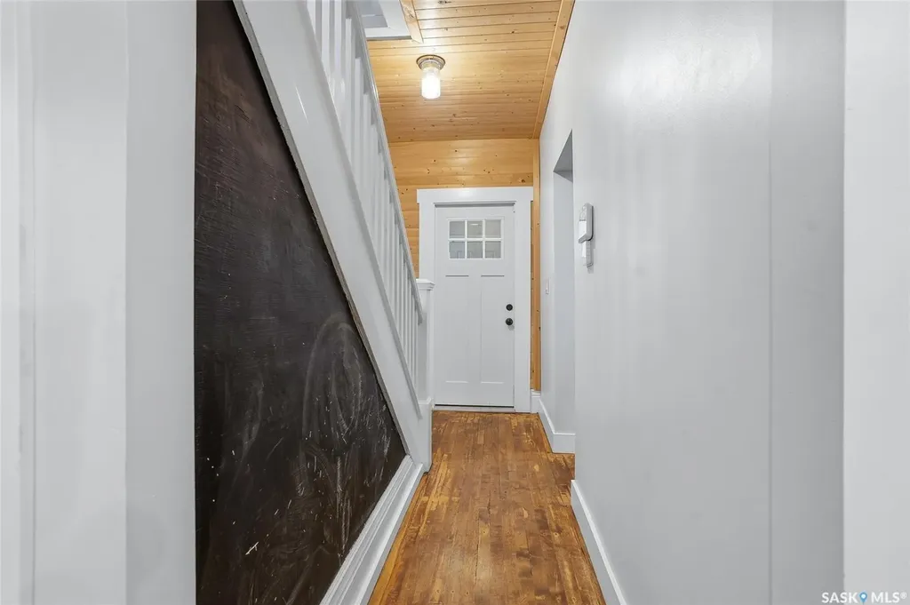 519 G Avenue S Saskatoon SK S7M 1V7