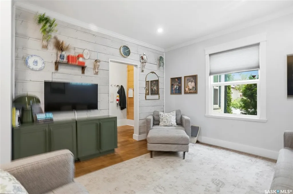 519 G Avenue S Saskatoon SK S7M 1V7