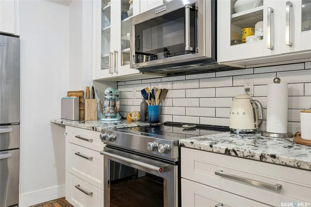 519 G Avenue S Saskatoon SK S7M 1V7