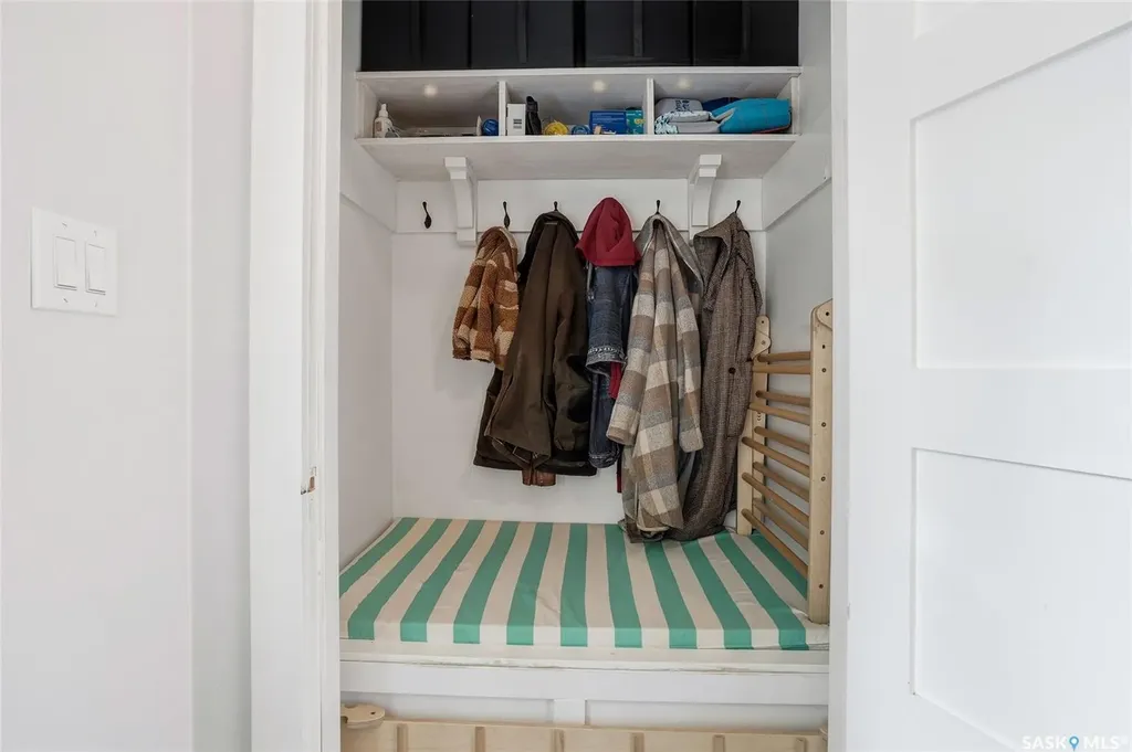 519 G Avenue S Saskatoon SK S7M 1V7