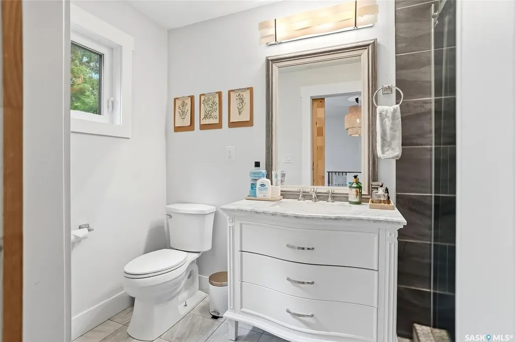 519 G Avenue S Saskatoon SK S7M 1V7