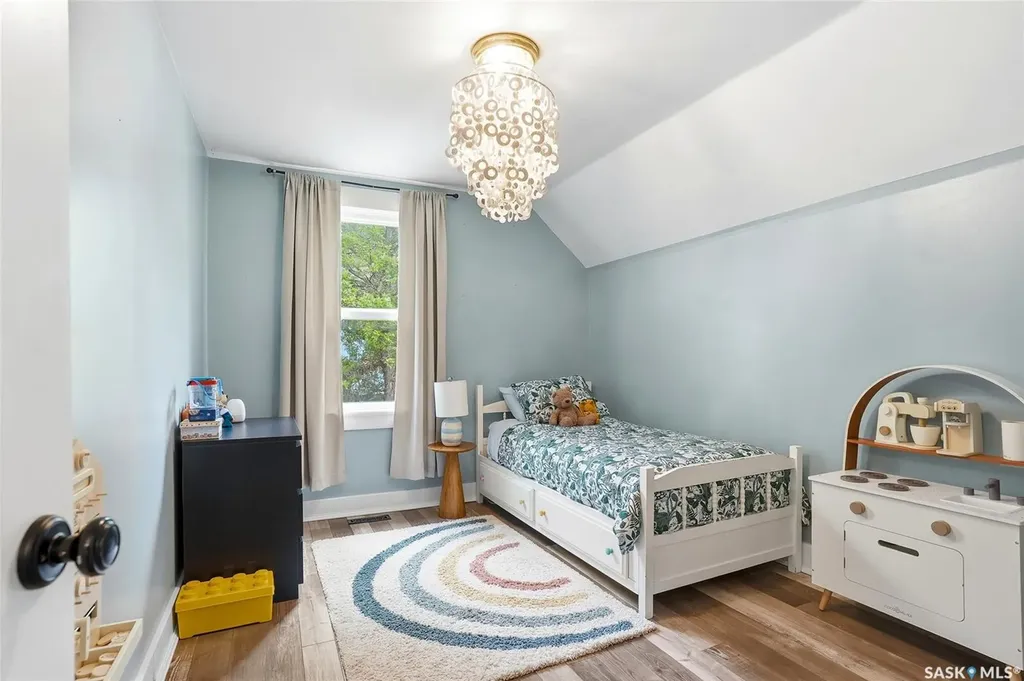 519 G Avenue S Saskatoon SK S7M 1V7