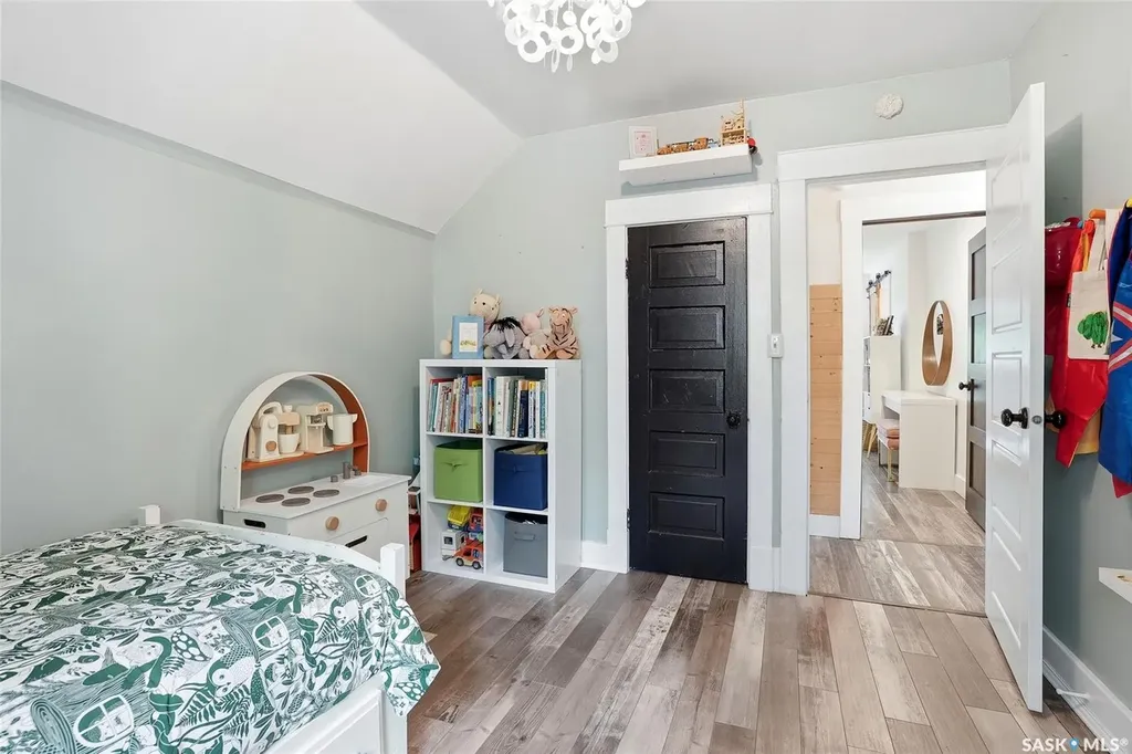 519 G Avenue S Saskatoon SK S7M 1V7