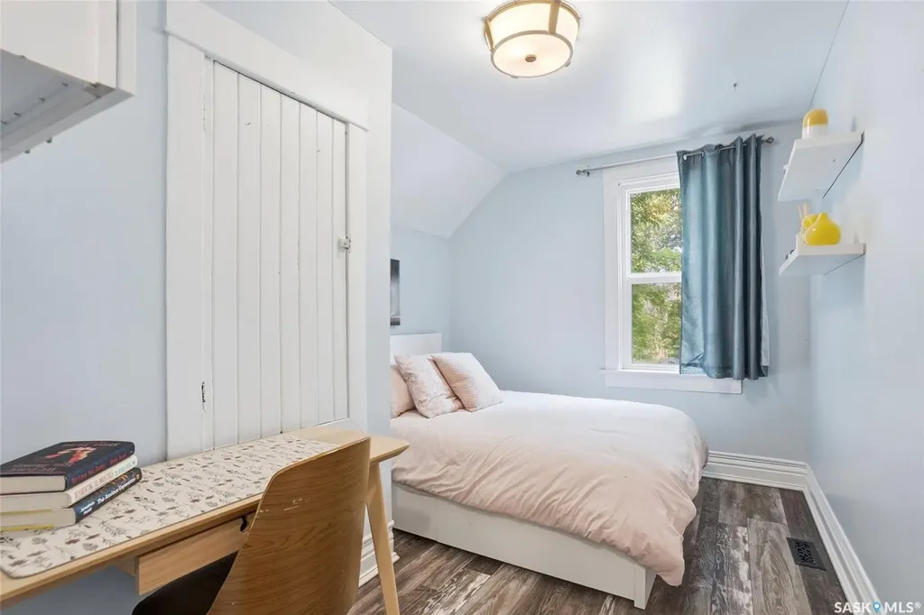 519 G Avenue S Saskatoon SK S7M 1V7