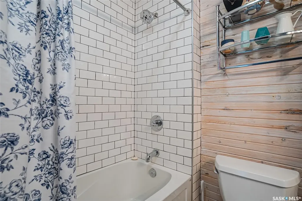 519 G Avenue S Saskatoon SK S7M 1V7