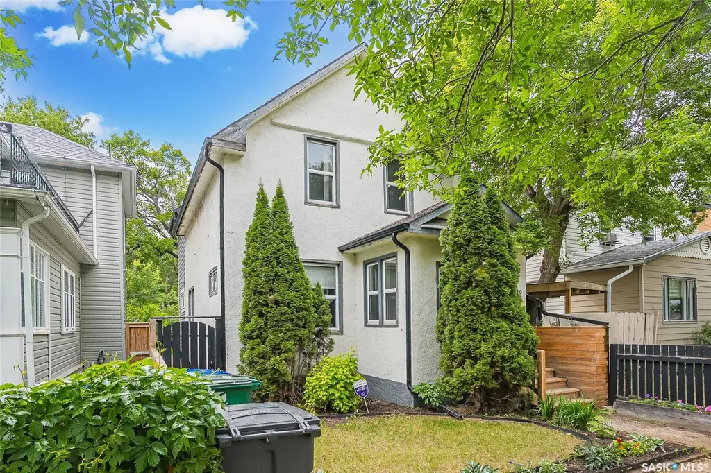 519 G Avenue S Saskatoon SK S7M 1V7