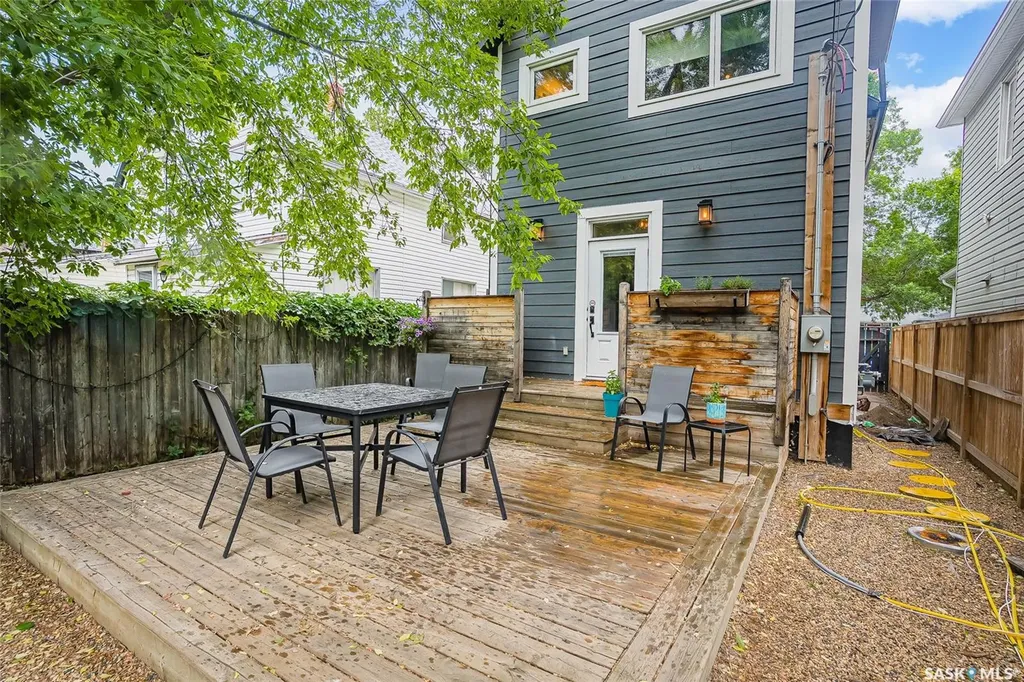 519 G Avenue S Saskatoon SK S7M 1V7
