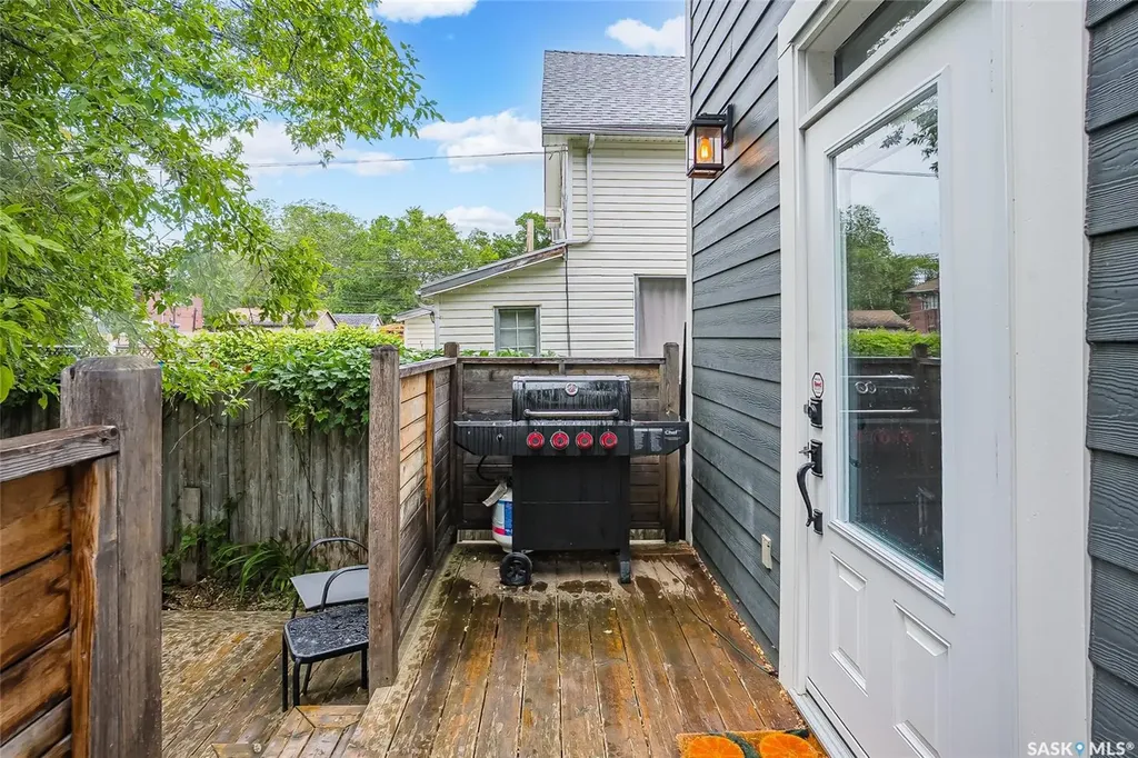 519 G Avenue S Saskatoon SK S7M 1V7
