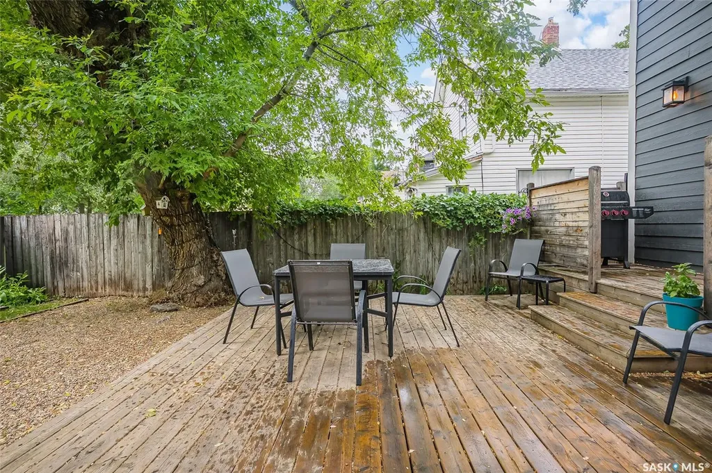 519 G Avenue S Saskatoon SK S7M 1V7