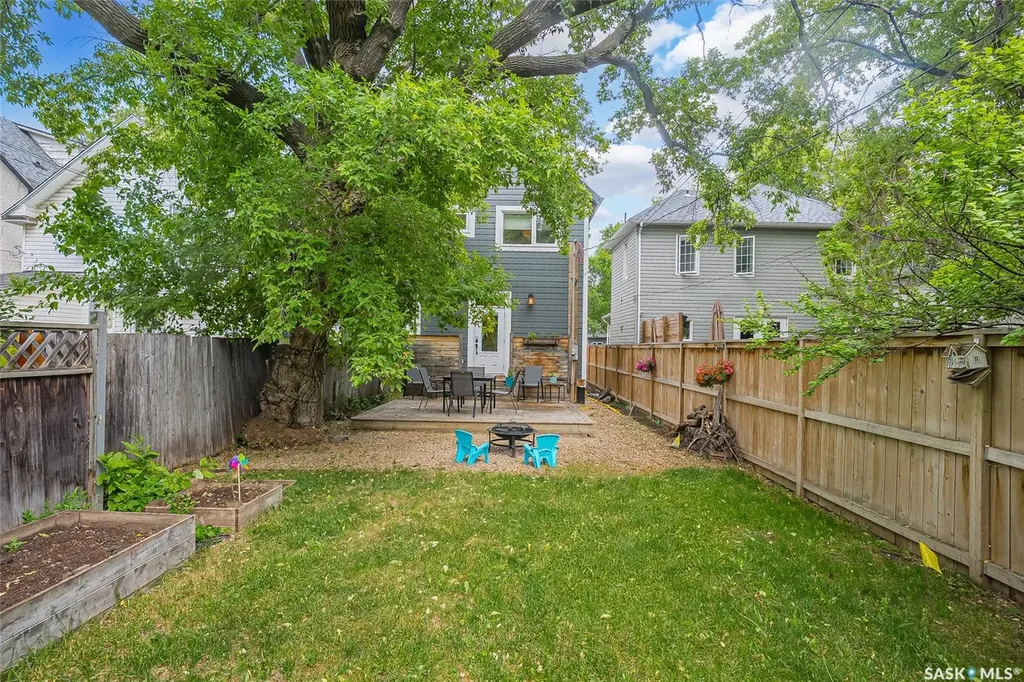 519 G Avenue S Saskatoon SK S7M 1V7