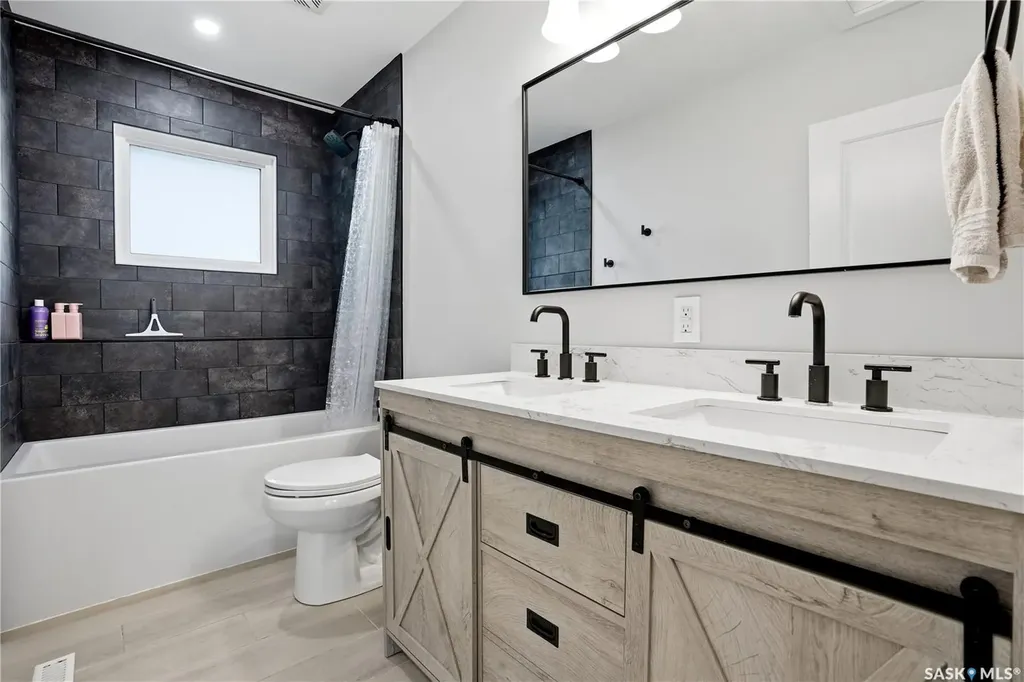 1145 Simpson Avenue Moose Jaw SK S6H 4M7
