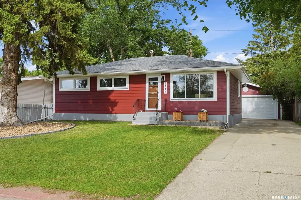 1145 Simpson Avenue Moose Jaw SK S6H 4M7