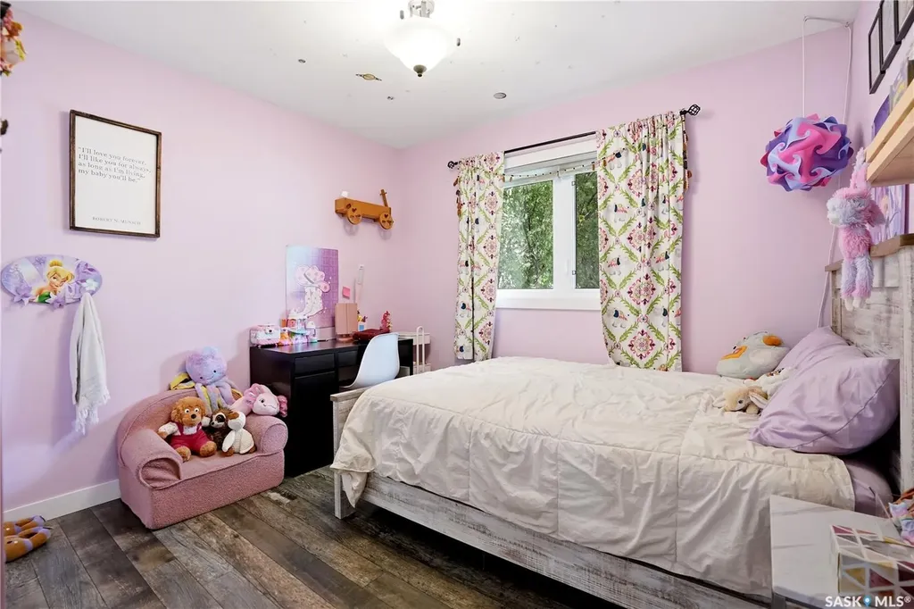 1145 Simpson Avenue Moose Jaw SK S6H 4M7