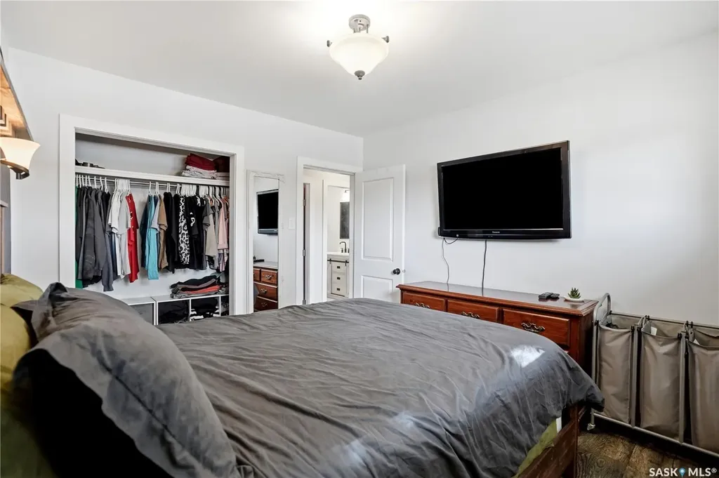 1145 Simpson Avenue Moose Jaw SK S6H 4M7