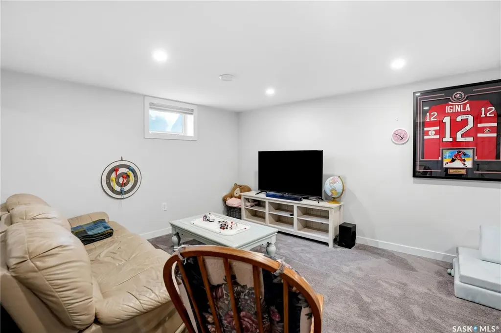 1145 Simpson Avenue Moose Jaw SK S6H 4M7