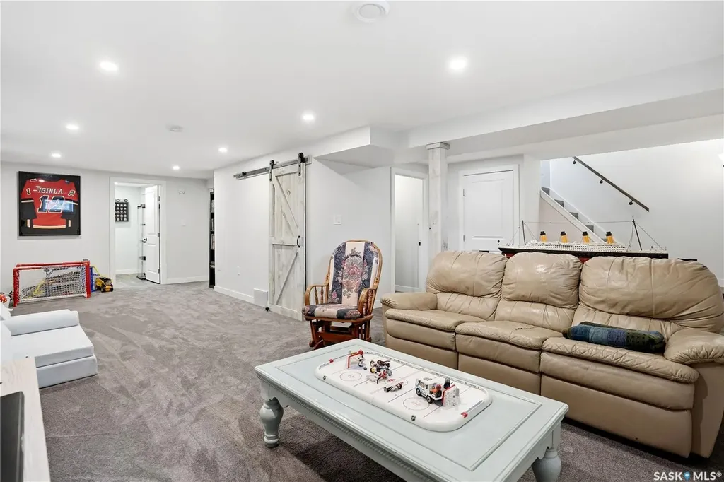 1145 Simpson Avenue Moose Jaw SK S6H 4M7