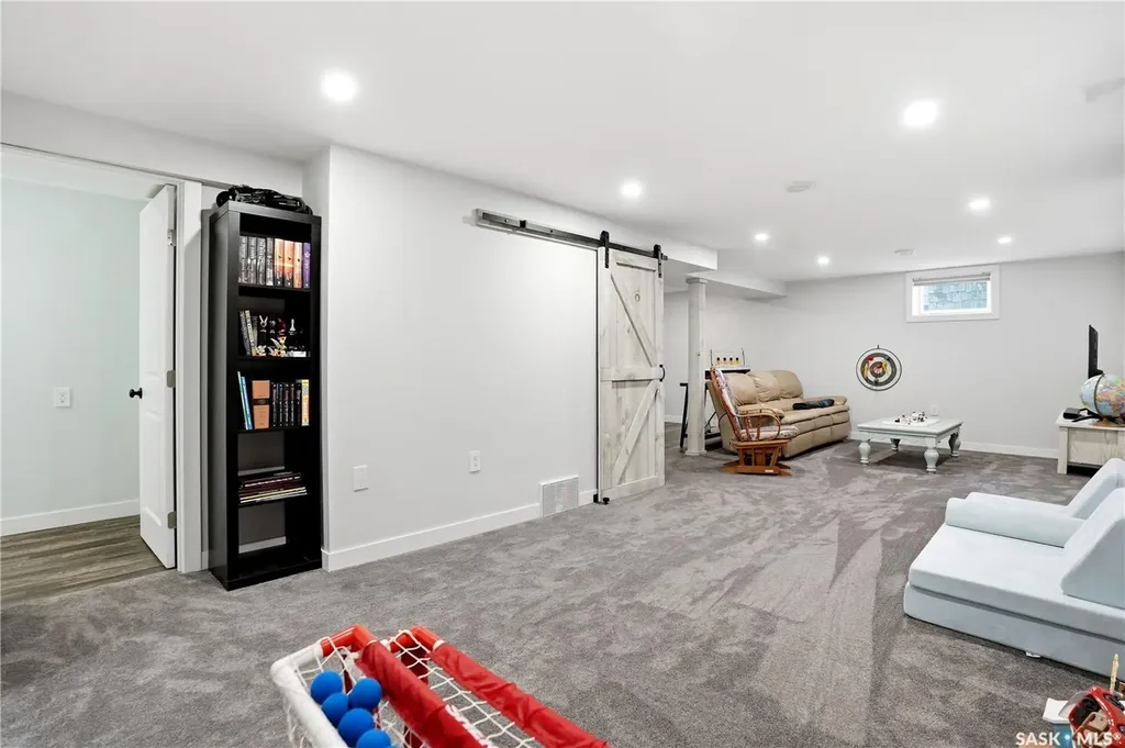 1145 Simpson Avenue Moose Jaw SK S6H 4M7