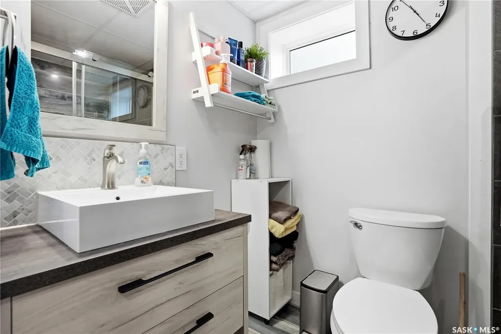 1145 Simpson Avenue Moose Jaw SK S6H 4M7