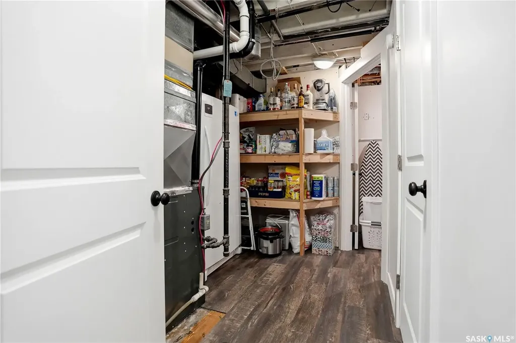 1145 Simpson Avenue Moose Jaw SK S6H 4M7