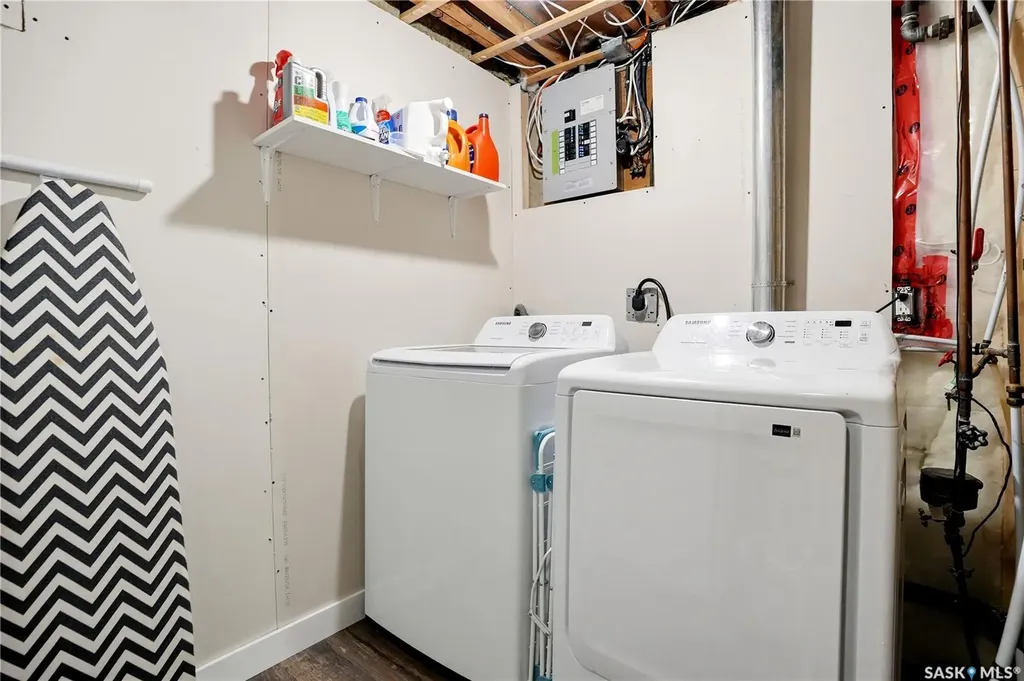 1145 Simpson Avenue Moose Jaw SK S6H 4M7