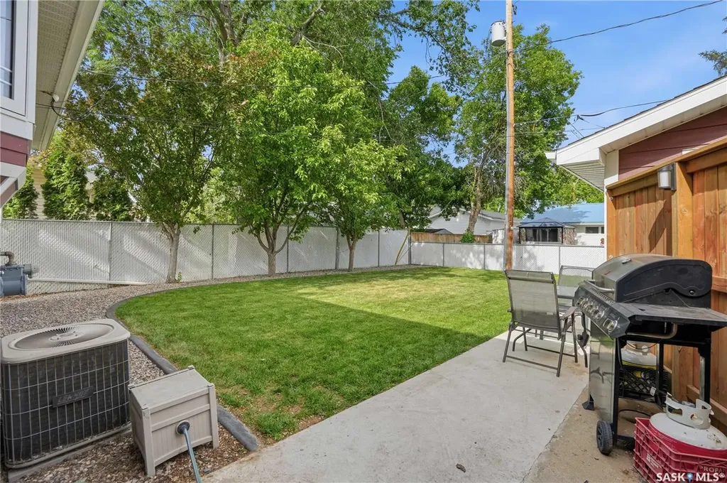 1145 Simpson Avenue Moose Jaw SK S6H 4M7