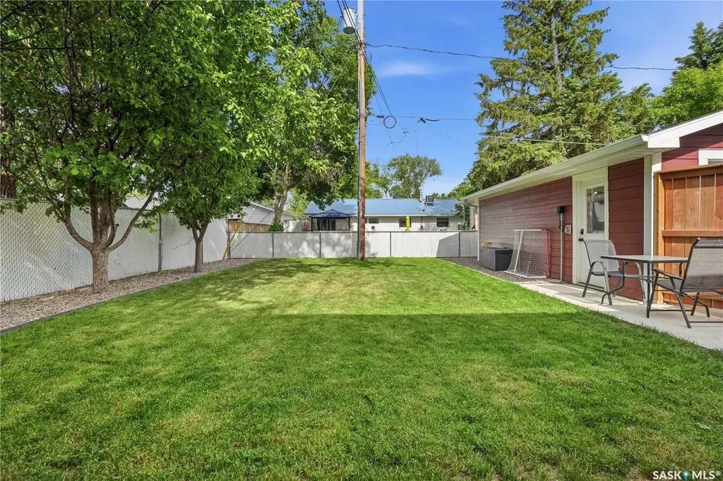1145 Simpson Avenue Moose Jaw SK S6H 4M7