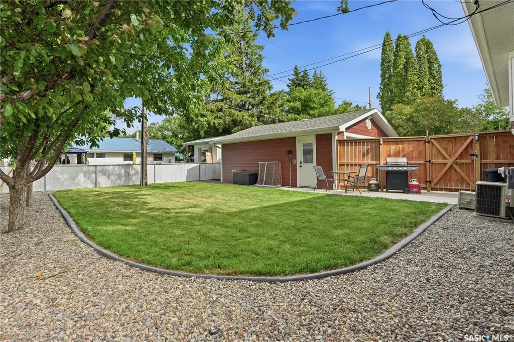 1145 Simpson Avenue Moose Jaw SK S6H 4M7