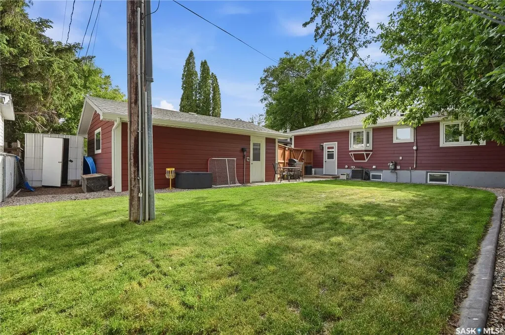 1145 Simpson Avenue Moose Jaw SK S6H 4M7
