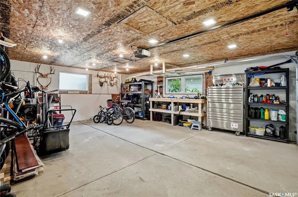 1145 Simpson Avenue Moose Jaw SK S6H 4M7