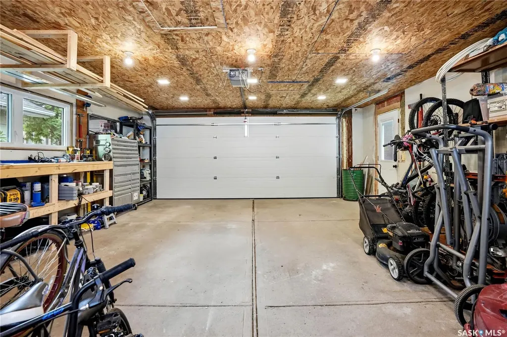1145 Simpson Avenue Moose Jaw SK S6H 4M7