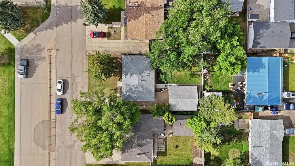 1145 Simpson Avenue Moose Jaw SK S6H 4M7