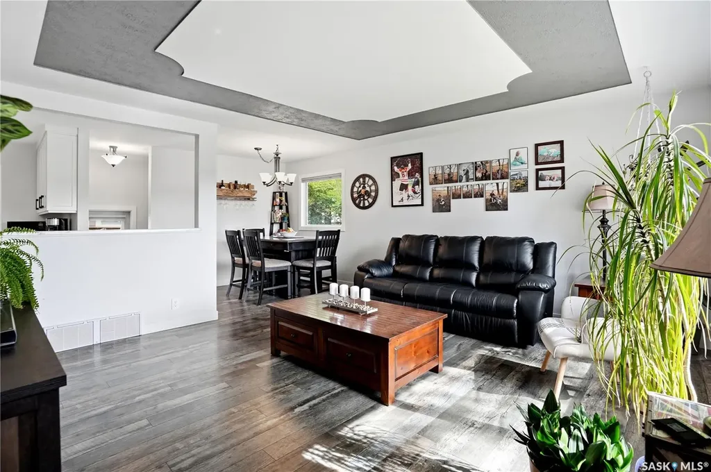 1145 Simpson Avenue Moose Jaw SK S6H 4M7