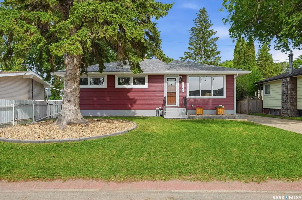 1145 Simpson Avenue Moose Jaw SK S6H 4M7