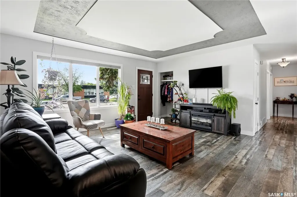 1145 Simpson Avenue Moose Jaw SK S6H 4M7