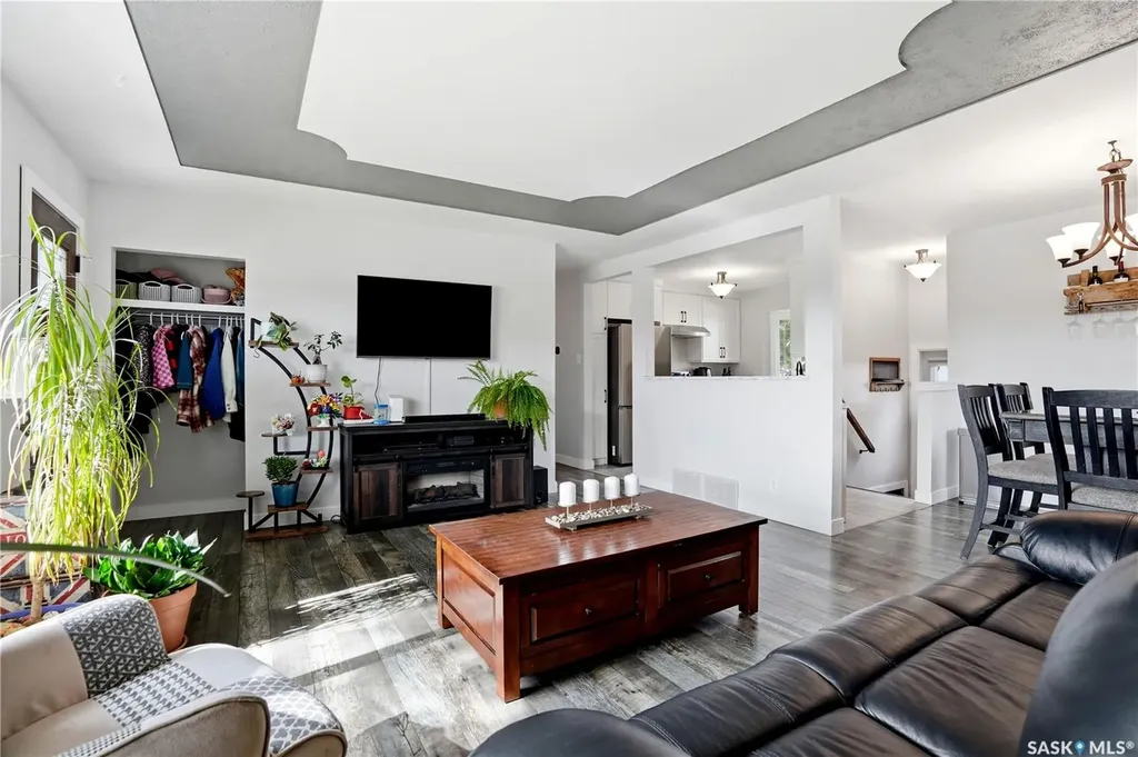 1145 Simpson Avenue Moose Jaw SK S6H 4M7
