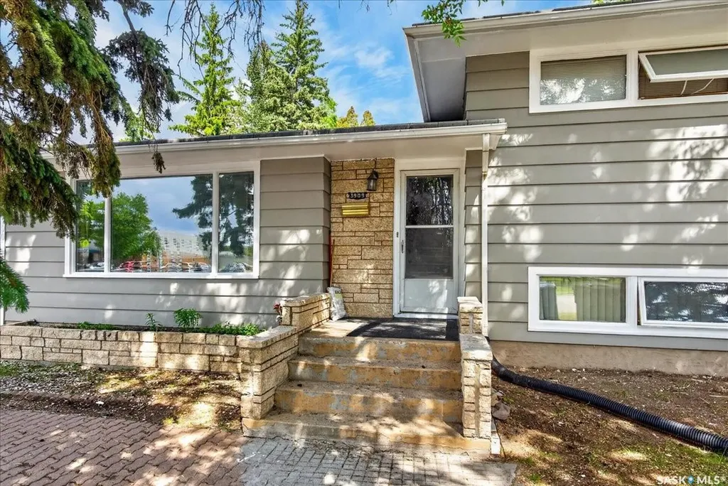 3909 Hillsdale Street Regina SK S4S 3Y6