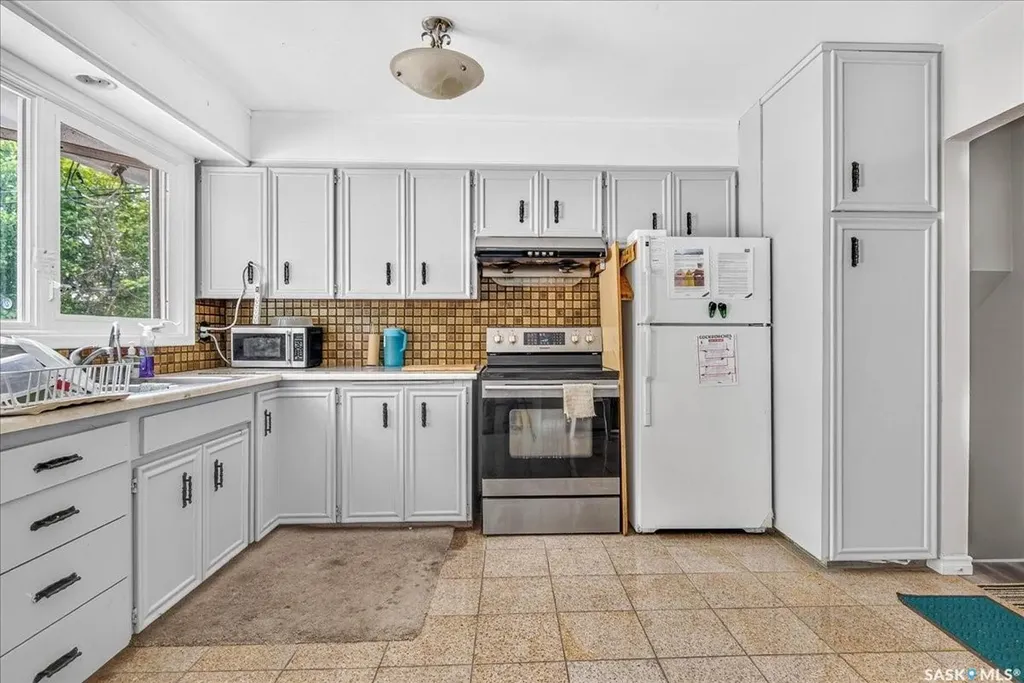 3909 Hillsdale Street Regina SK S4S 3Y6