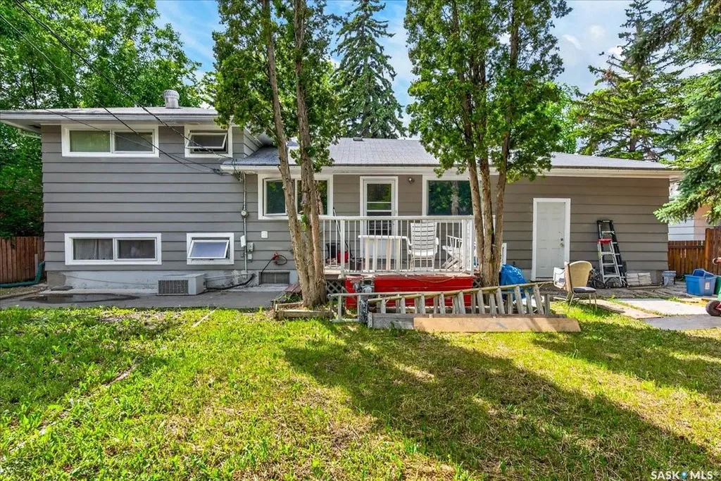 3909 Hillsdale Street Regina SK S4S 3Y6