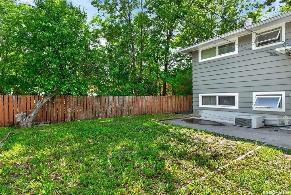 3909 Hillsdale Street Regina SK S4S 3Y6