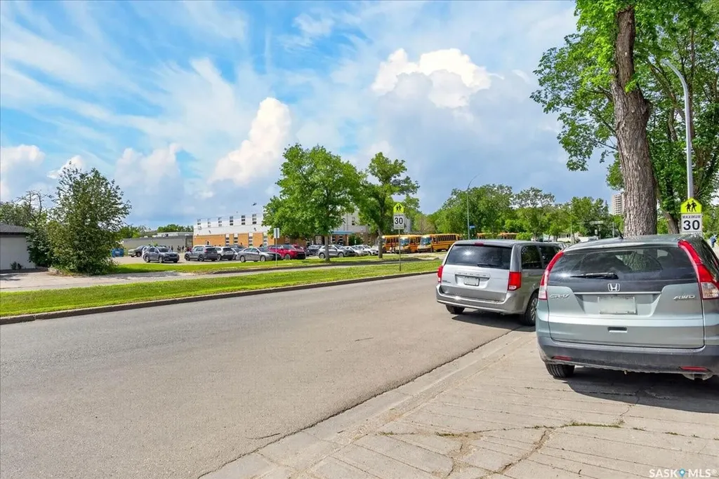 3909 Hillsdale Street Regina SK S4S 3Y6