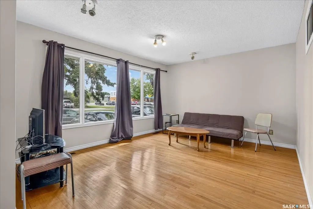3909 Hillsdale Street Regina SK S4S 3Y6