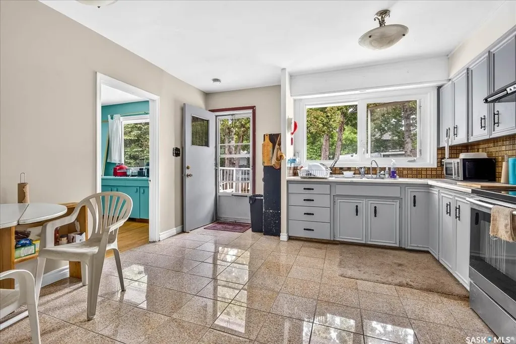 3909 Hillsdale Street Regina SK S4S 3Y6