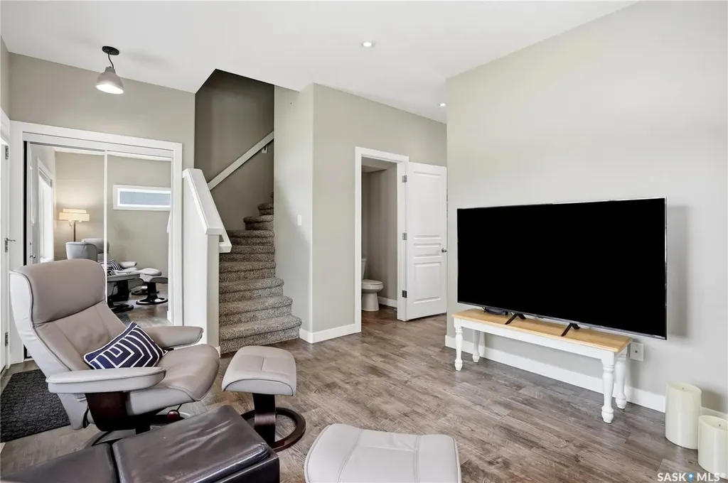 5425 Campling Avenue Regina SK S4W 0L6