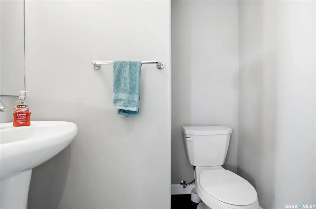 5425 Campling Avenue Regina SK S4W 0L6