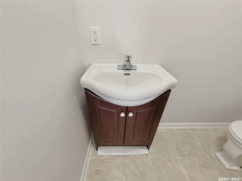 628 1st Avenue NE Swift Current SK S9H 2B9
