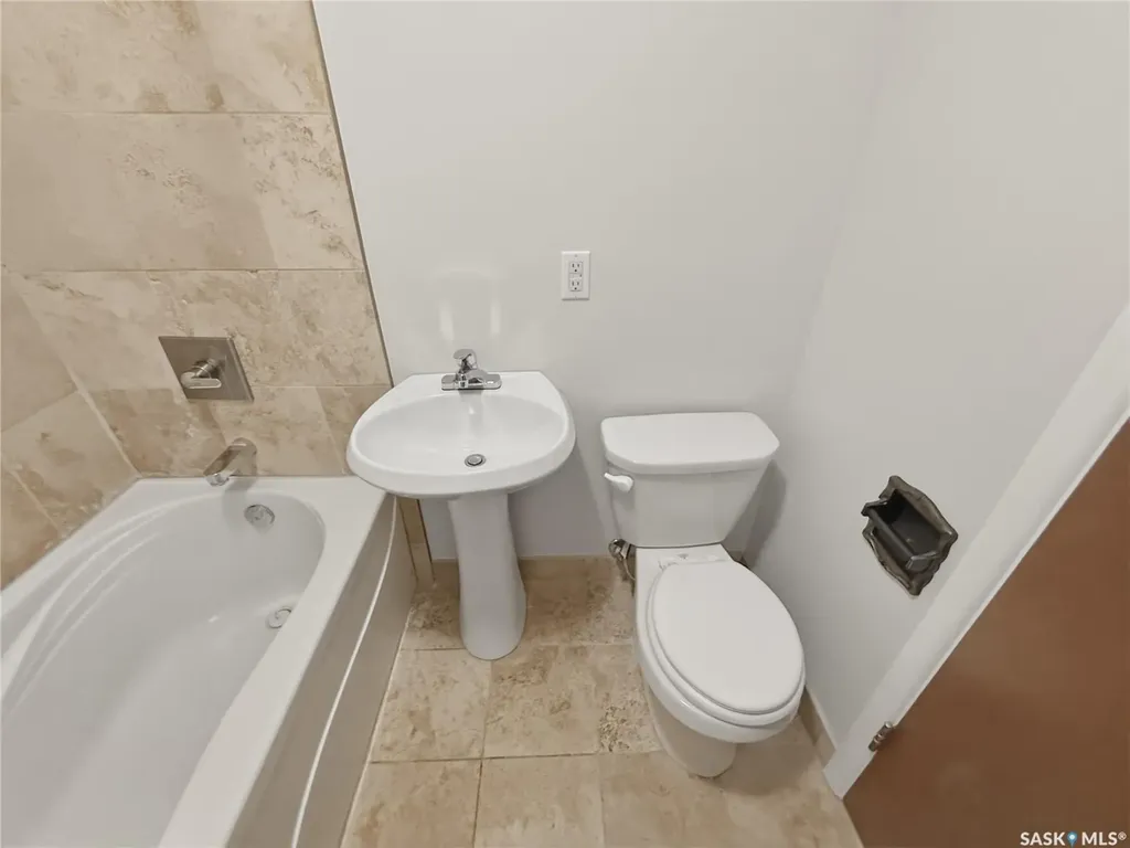 628 1st Avenue NE Swift Current SK S9H 2B9