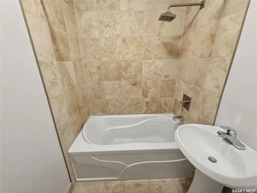 628 1st Avenue NE Swift Current SK S9H 2B9