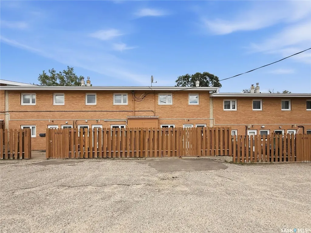 628 1st Avenue NE Swift Current SK S9H 2B9