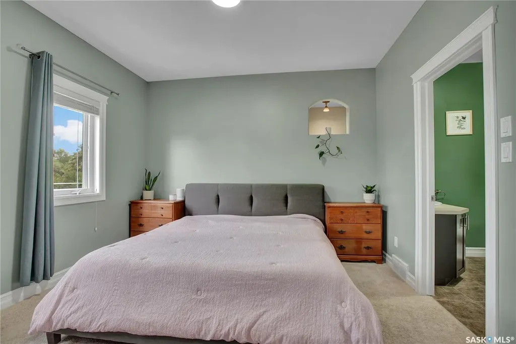 1304 5th Avenue N Saskatoon SK S7K 2S2