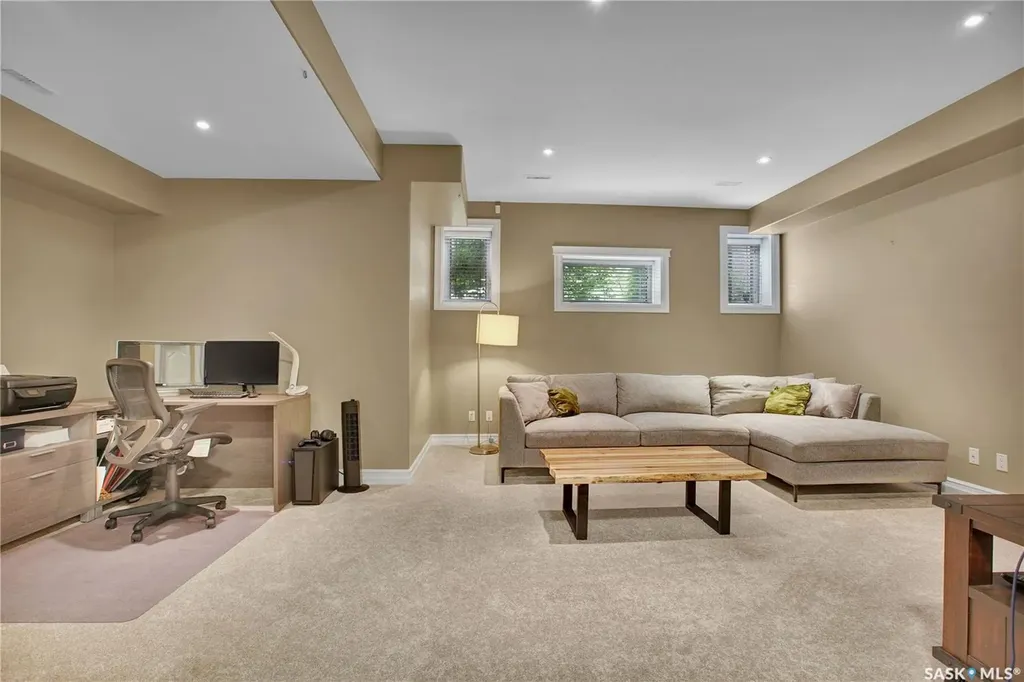 1304 5th Avenue N Saskatoon SK S7K 2S2